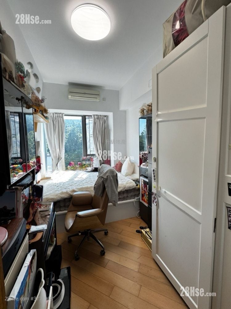 睡房 1: 峻弦 售盘 4 房 , 4 浴室 1,668 平方尺