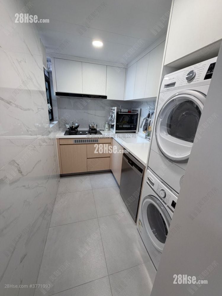 Nan Fung Plaza Sell 3 Bedrooms , 1 Bathroom 608 ft²