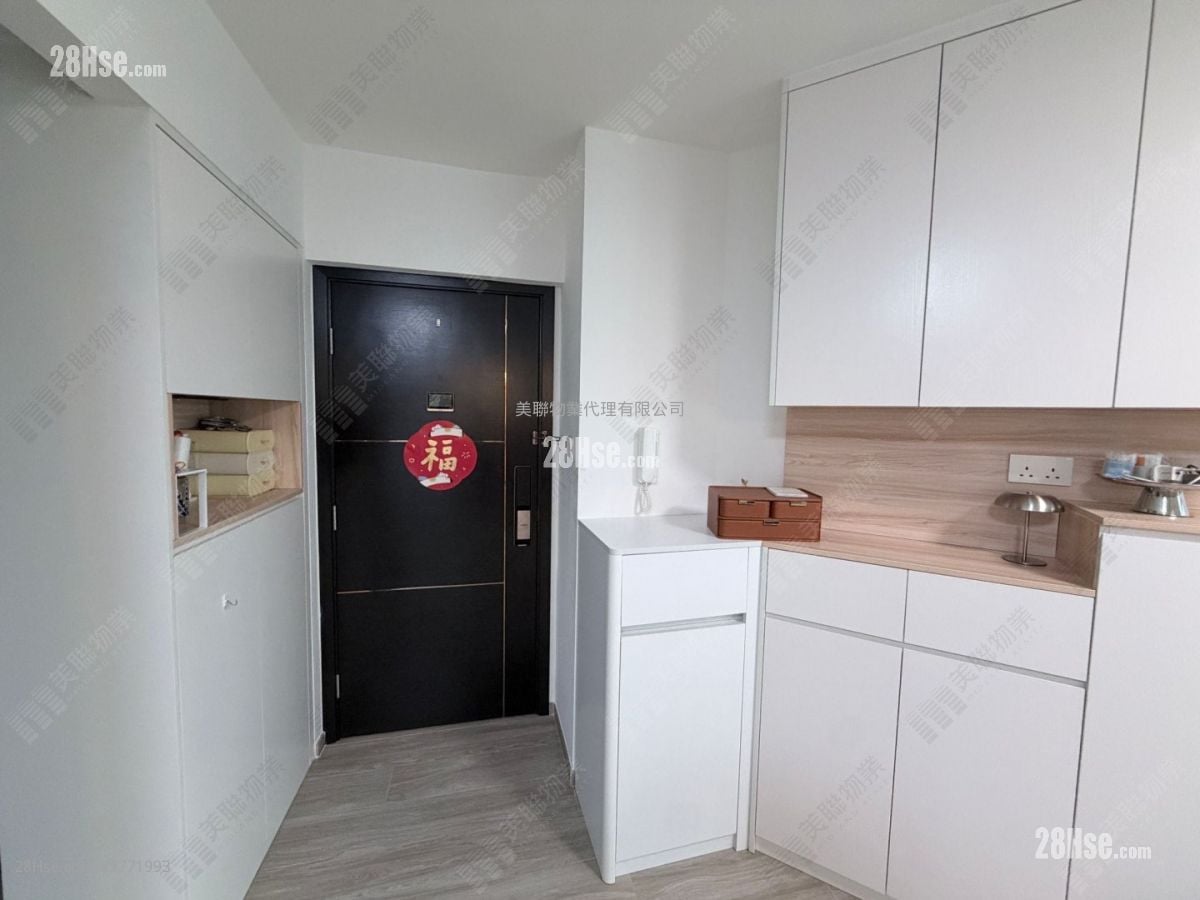 Nan Fung Plaza Sell 3 Bedrooms , 1 Bathroom 608 ft²