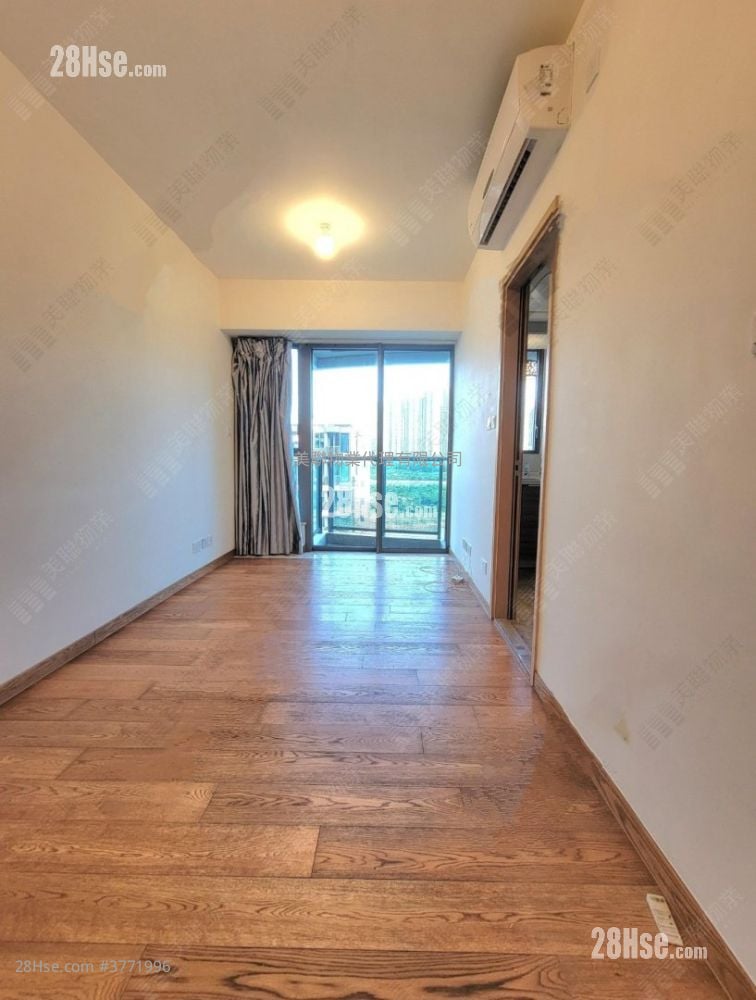 The Papillons Sell 1 Bathroom 271 ft²