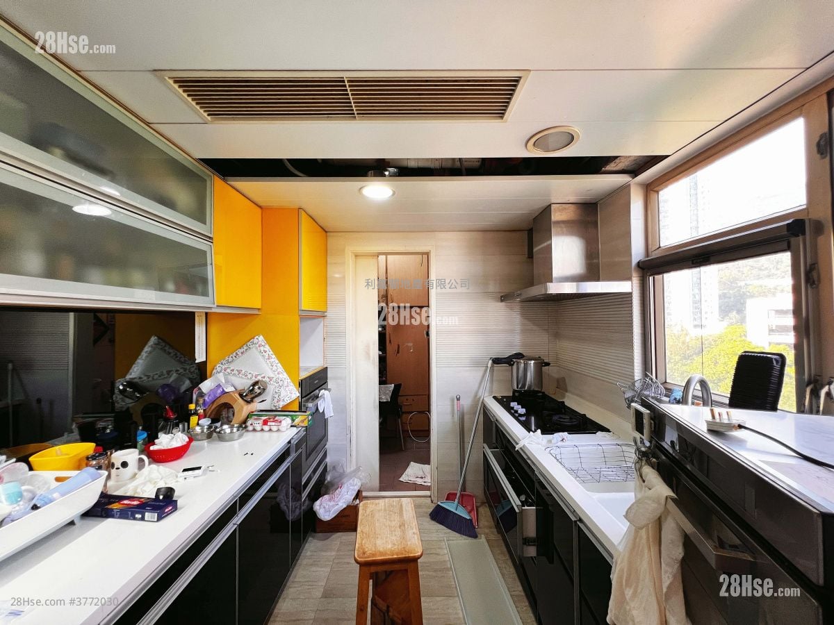 Long Beach Gardens Sell 4 Bedrooms , 3 Bathrooms 2,157 ft²