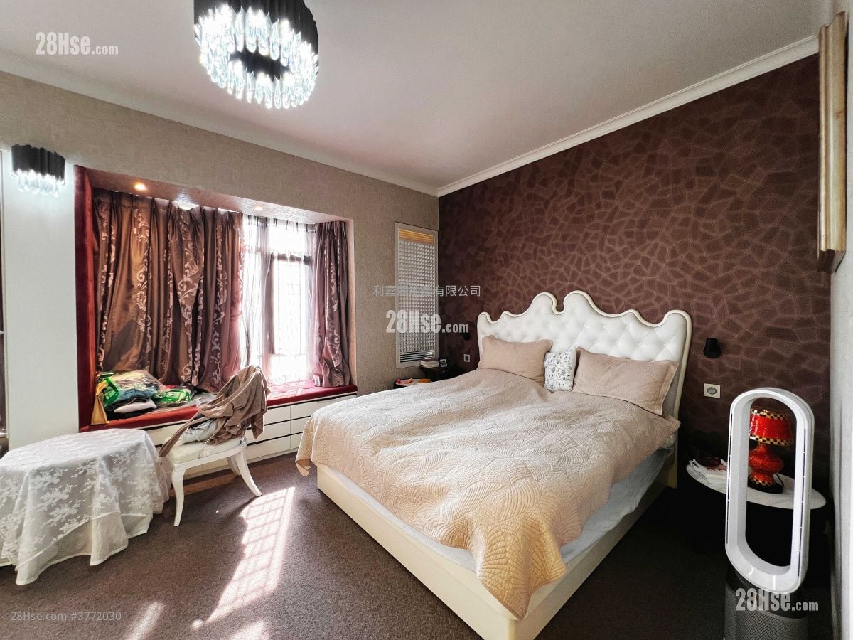 Long Beach Gardens Sell 4 Bedrooms , 3 Bathrooms 2,157 ft²