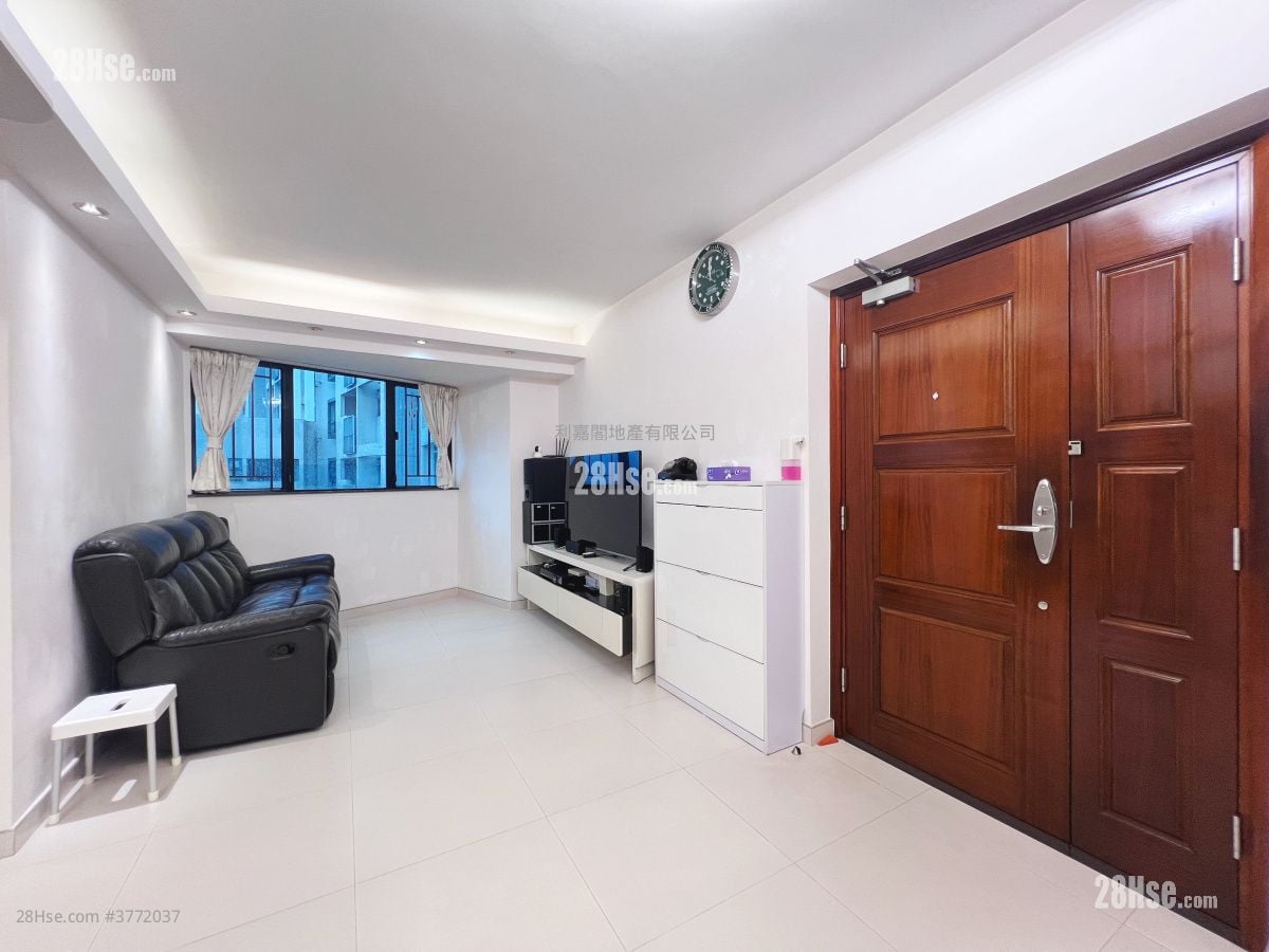 living room: Hanley Villa Sell 2 Bedrooms , 1 Bathroom 485 ft²