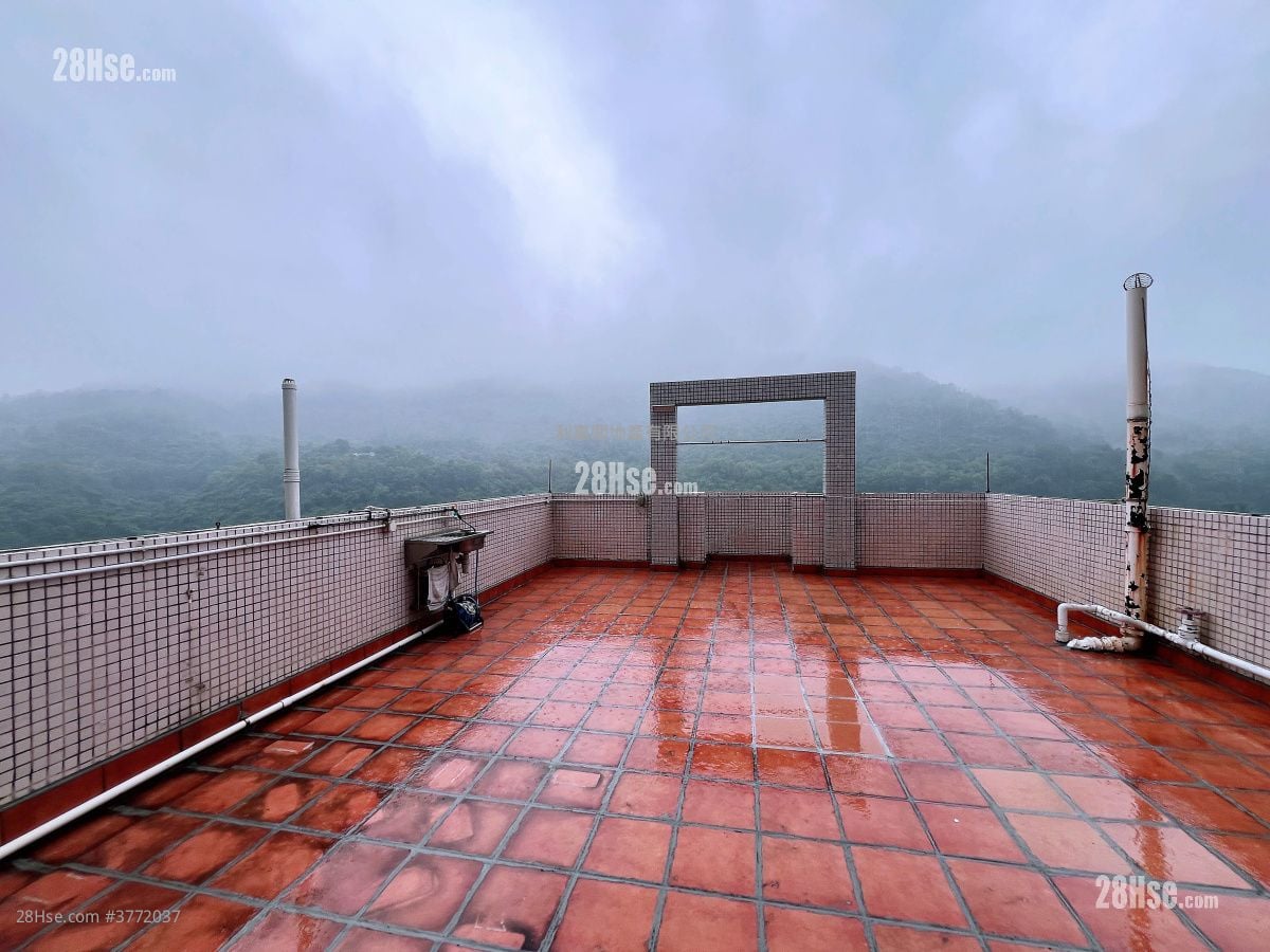 rooftoop: Hanley Villa Sell 2 Bedrooms , 1 Bathroom 485 ft²