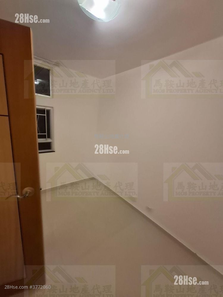 Kam Ying Court Sell 2 Bedrooms , 1 Bathroom 401 ft²