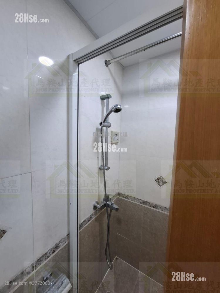 Kam Ying Court Sell 2 Bedrooms , 1 Bathroom 401 ft²