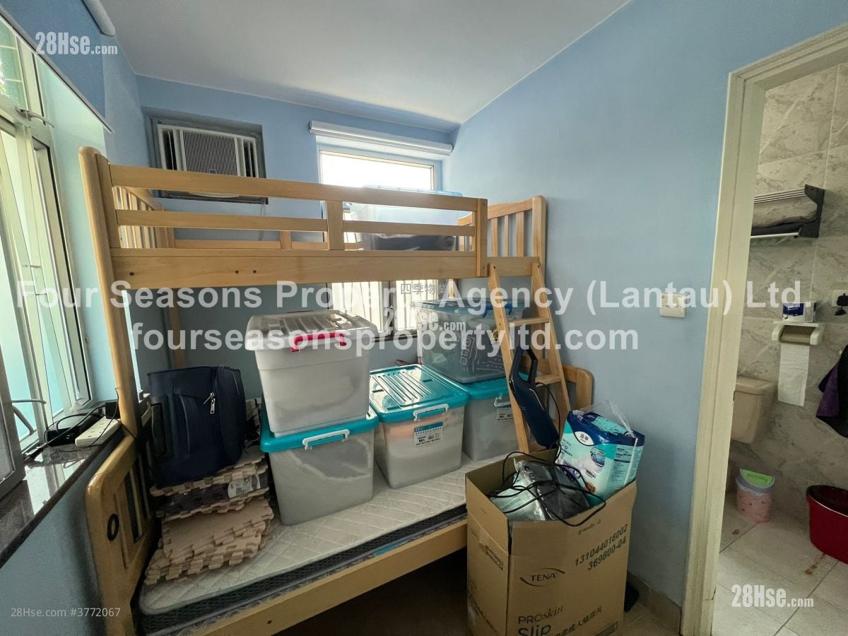 村屋 售盘 3 房 , 2 浴室 700 平方尺