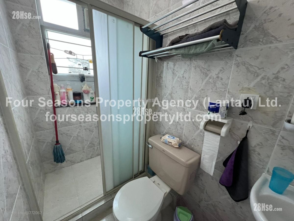 村屋 售盘 3 房 , 2 浴室 700 平方尺