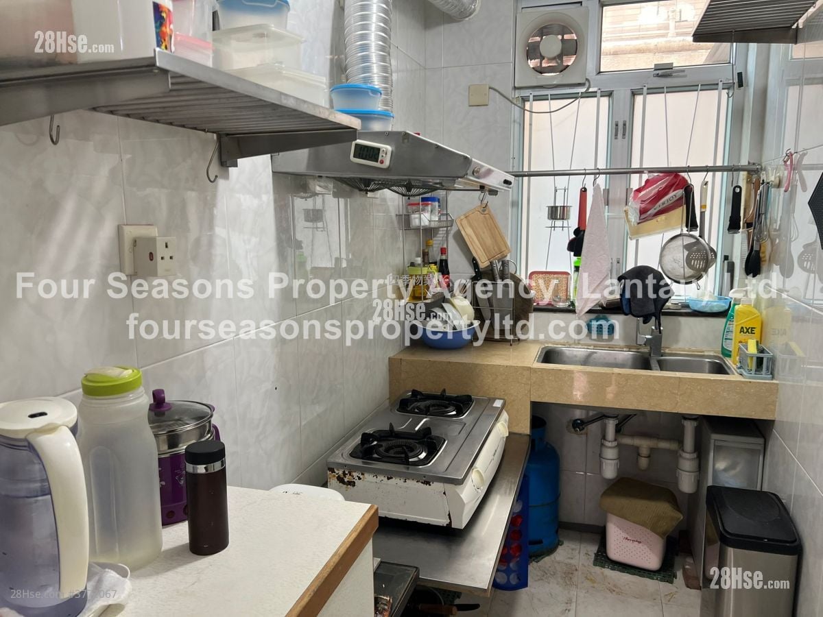 村屋 售盘 3 房 , 2 浴室 700 平方尺