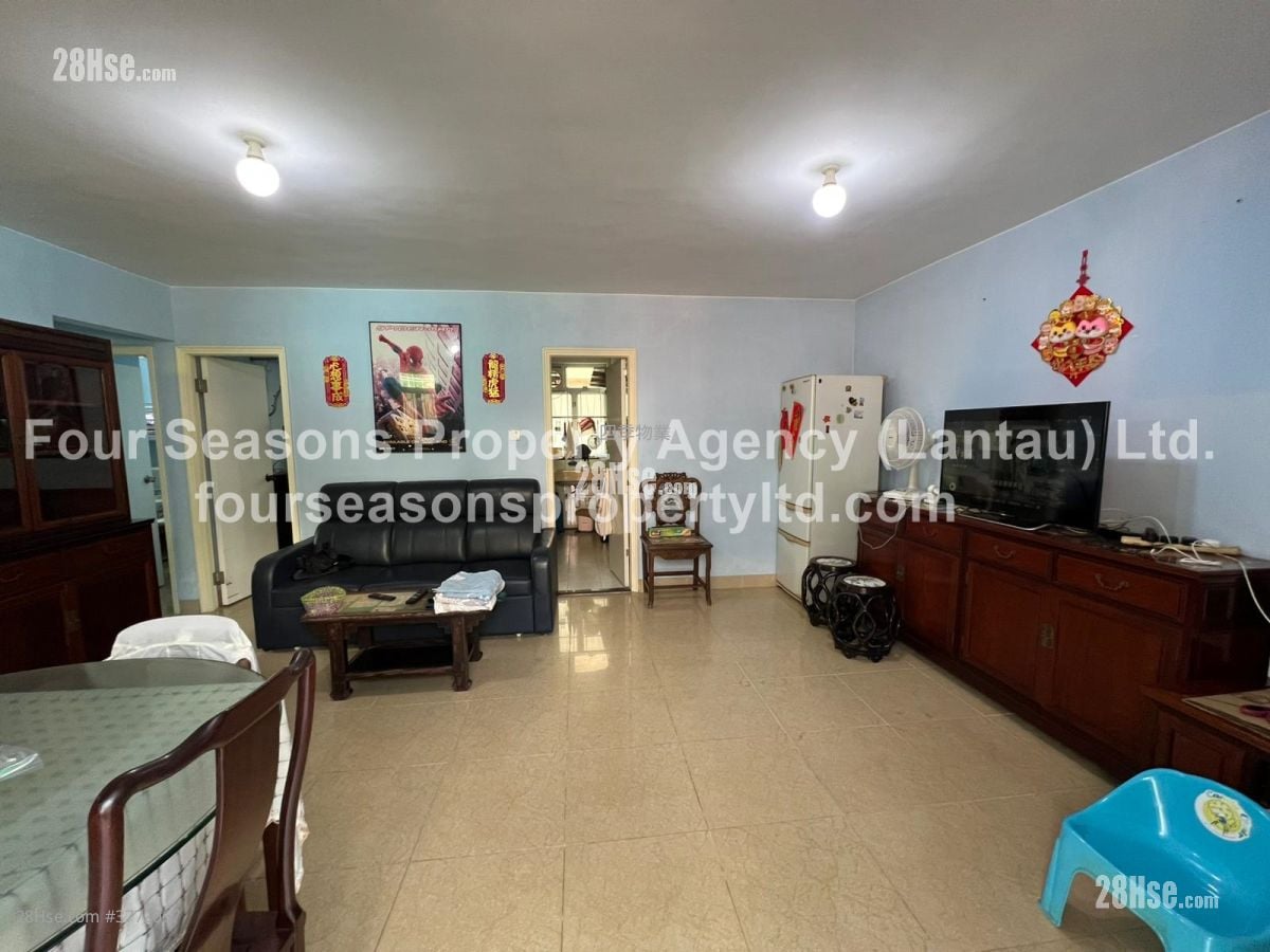 村屋 售盘 3 房 , 2 浴室 700 平方尺