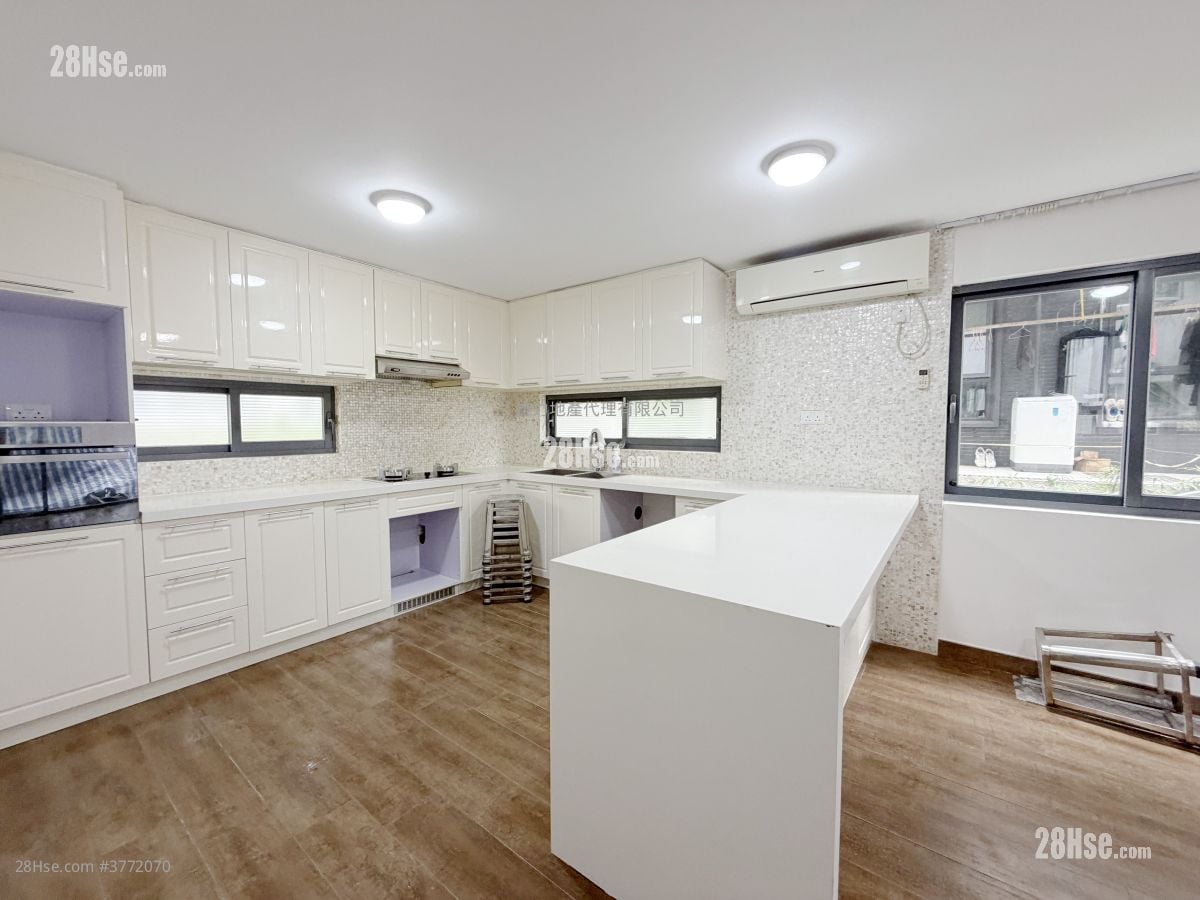 村屋 租盘 4 房 , 3 浴室 1,400 平方尺