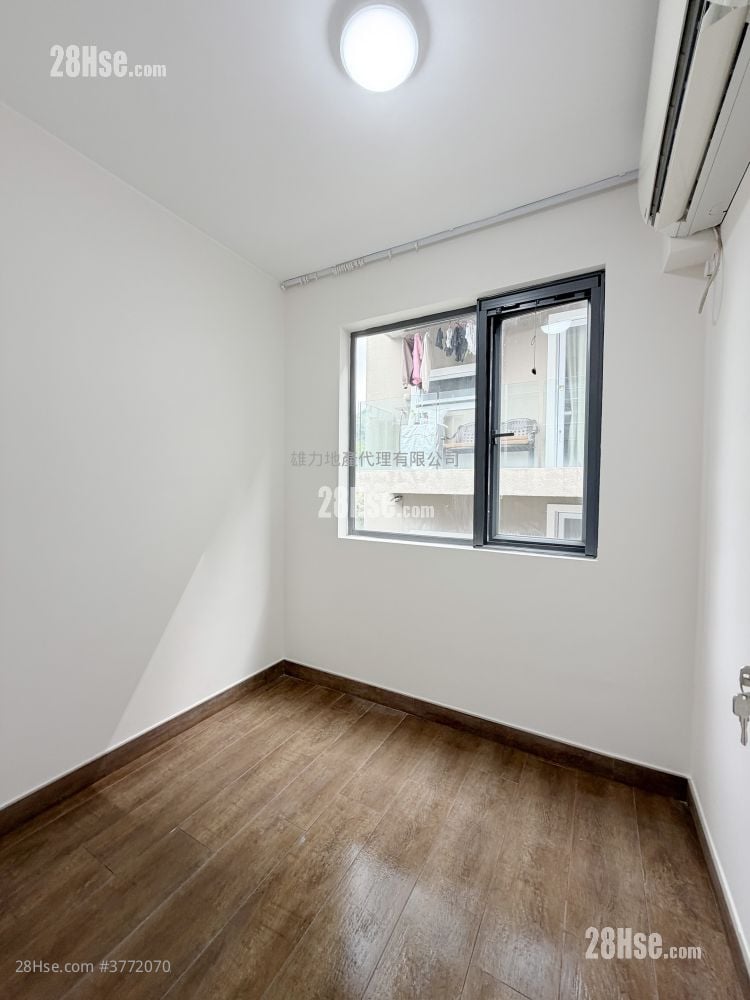 村屋 租盘 4 房 , 3 浴室 1,400 平方尺