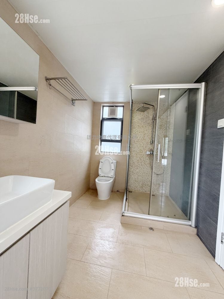 村屋 租盘 4 房 , 3 浴室 1,400 平方尺