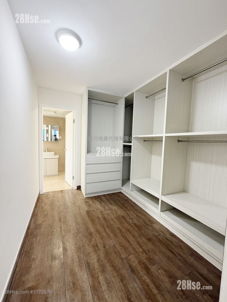 村屋 租盘 4 房 , 3 浴室 1,400 平方尺