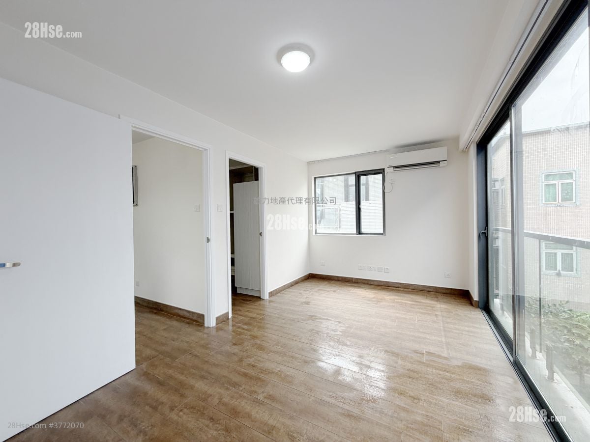 村屋 租盘 4 房 , 3 浴室 1,400 平方尺