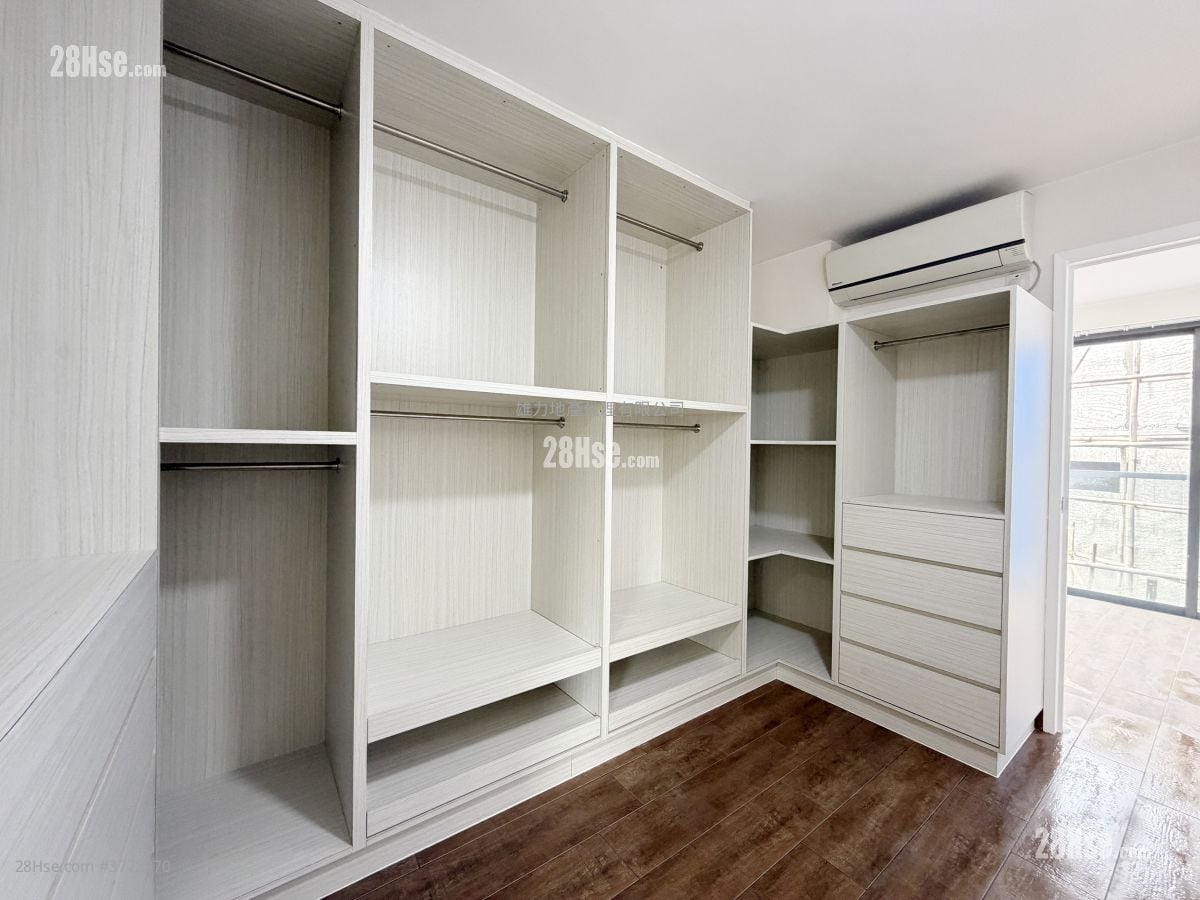 村屋 租盘 4 房 , 3 浴室 1,400 平方尺