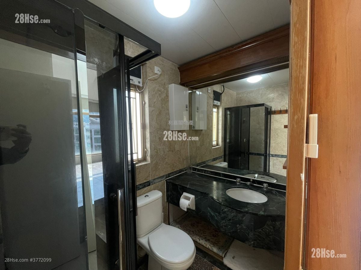 Classical Gardens Sell 4 Bedrooms , 2 Bathrooms 888 ft²