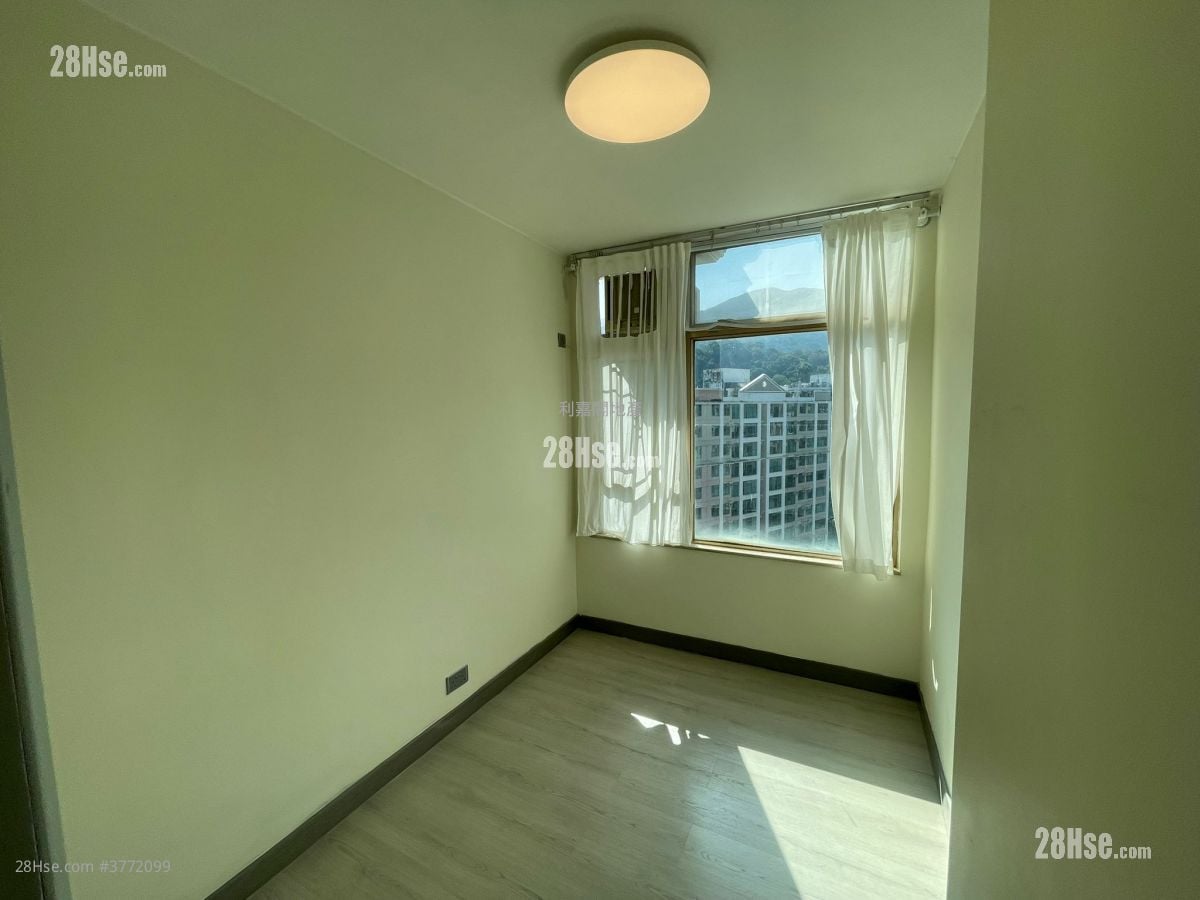 Classical Gardens Sell 4 Bedrooms , 2 Bathrooms 888 ft²