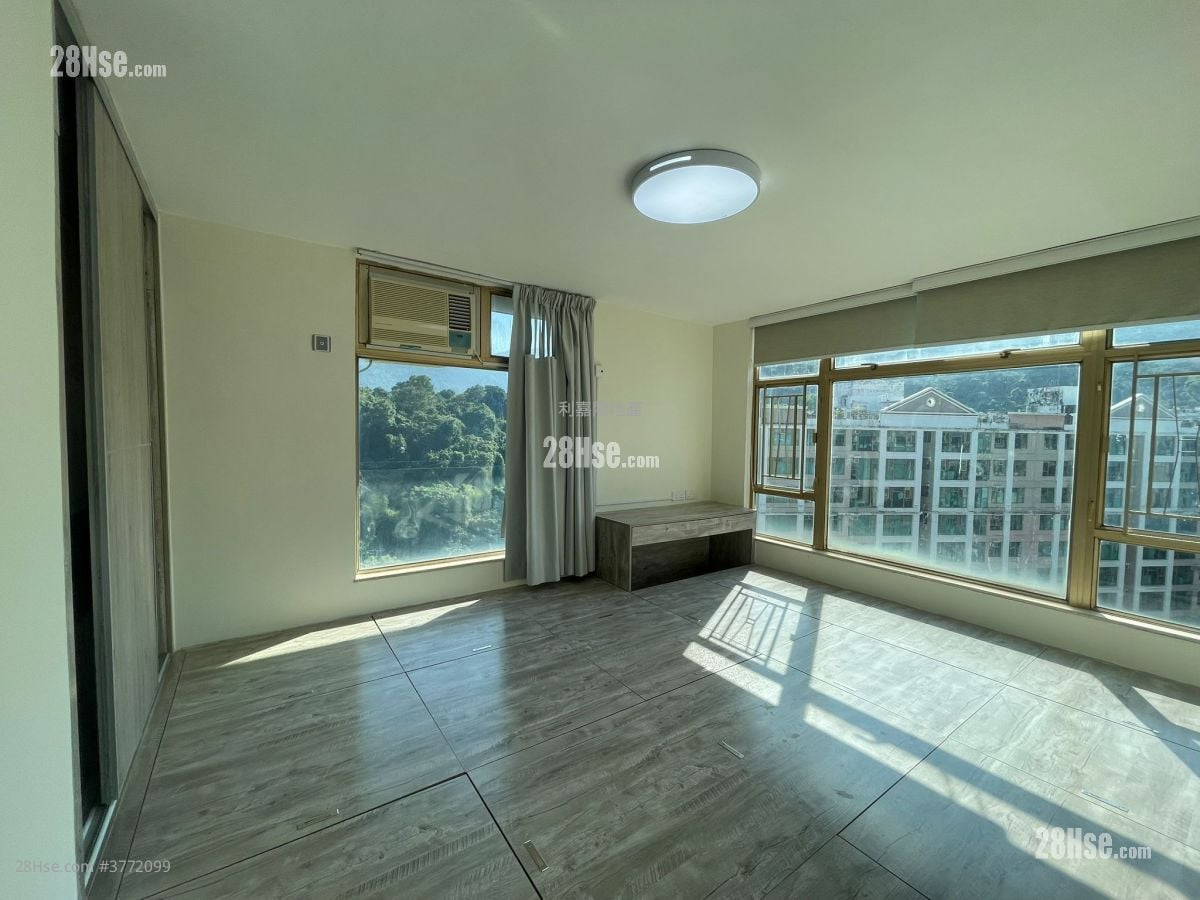 Classical Gardens Sell 4 Bedrooms , 2 Bathrooms 888 ft²