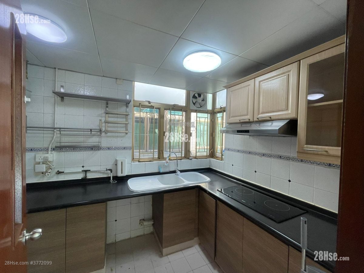 Classical Gardens Sell 4 Bedrooms , 2 Bathrooms 888 ft²