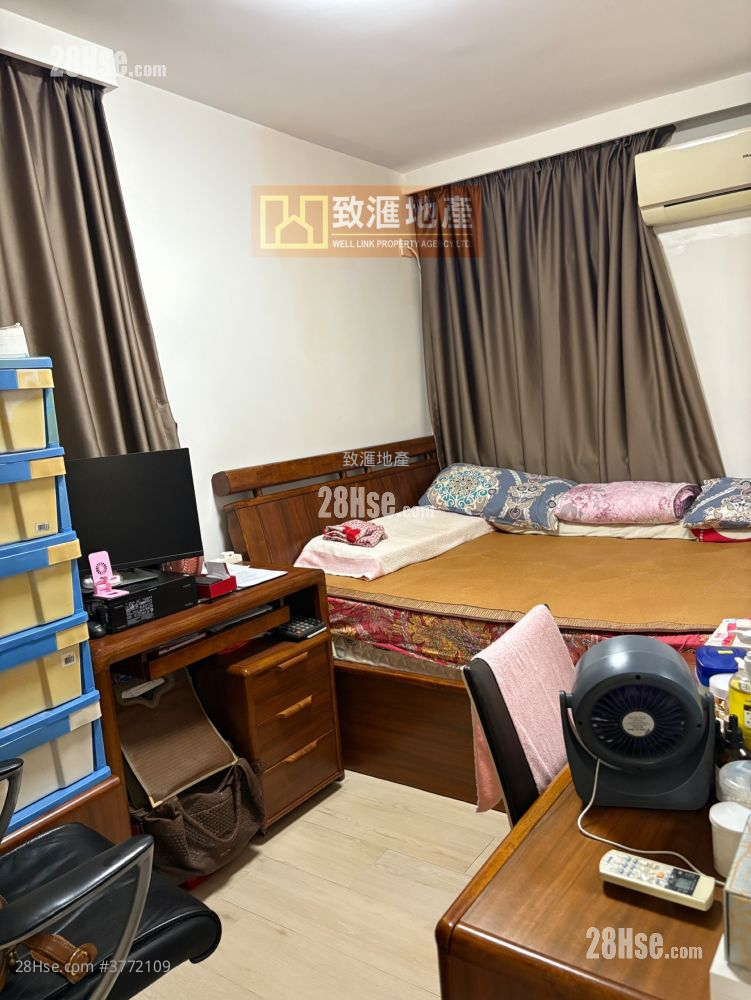 Kwai Chun Court Sell 3 Bedrooms 645 ft²
