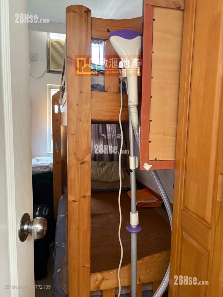 Kwai Chun Court Sell 3 Bedrooms 645 ft²