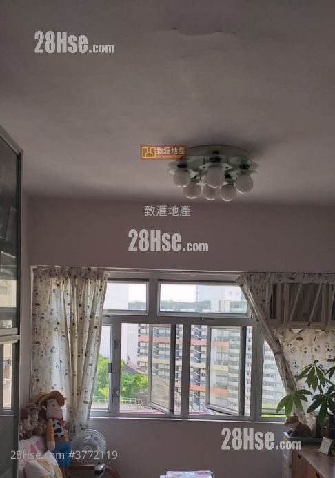 Yuet Lai Court Sell 2 Bedrooms 420 ft²