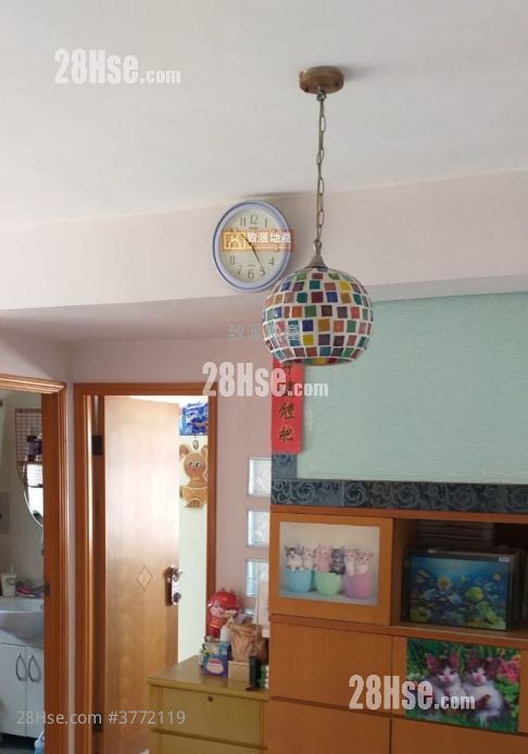 Yuet Lai Court Sell 2 Bedrooms 420 ft²