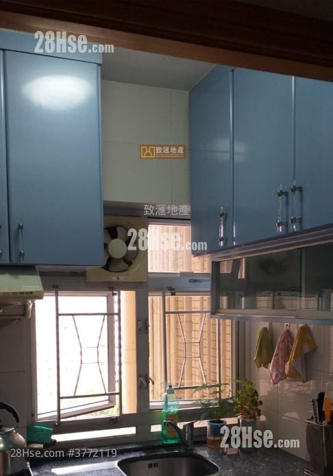 Yuet Lai Court Sell 2 Bedrooms 420 ft²