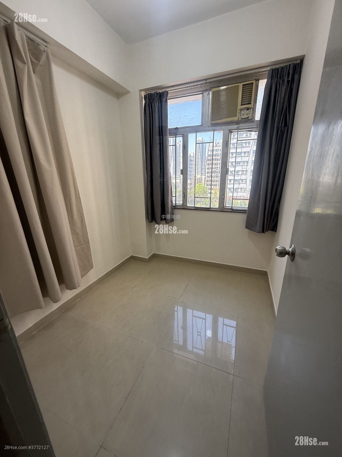 金马大厦 售盘 2 房 296 平方尺