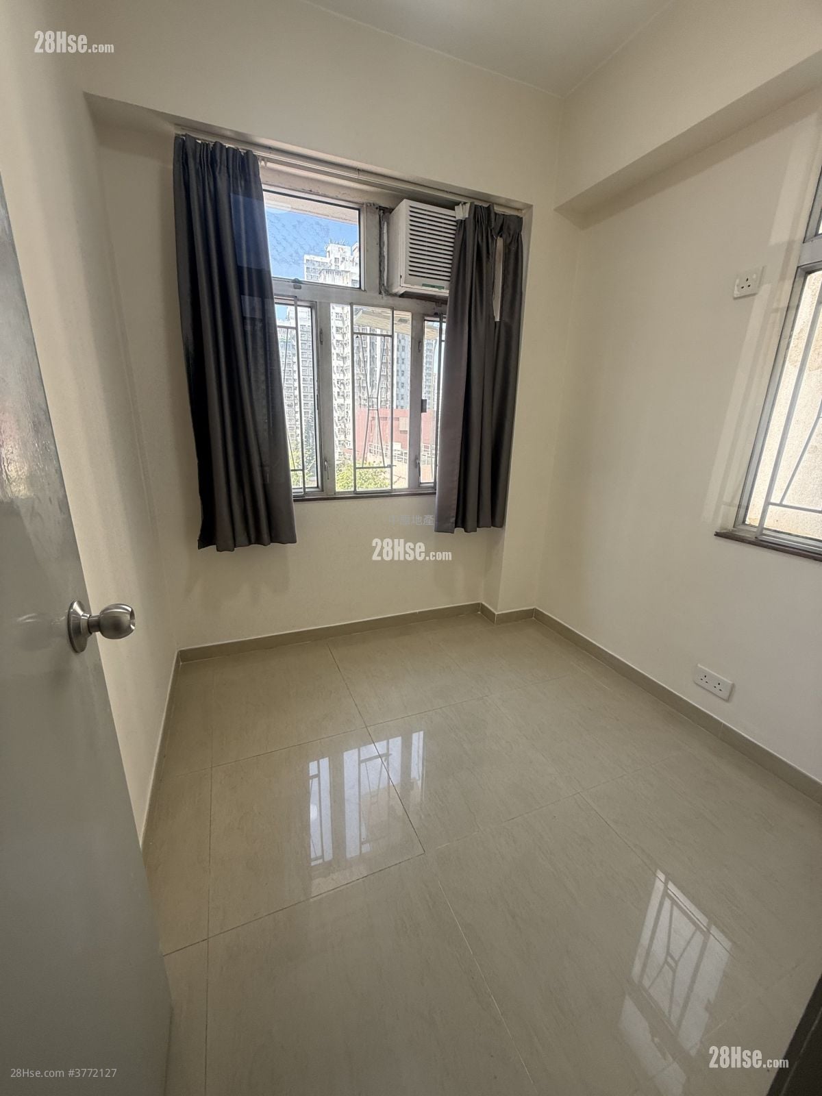 金马大厦 售盘 2 房 296 平方尺