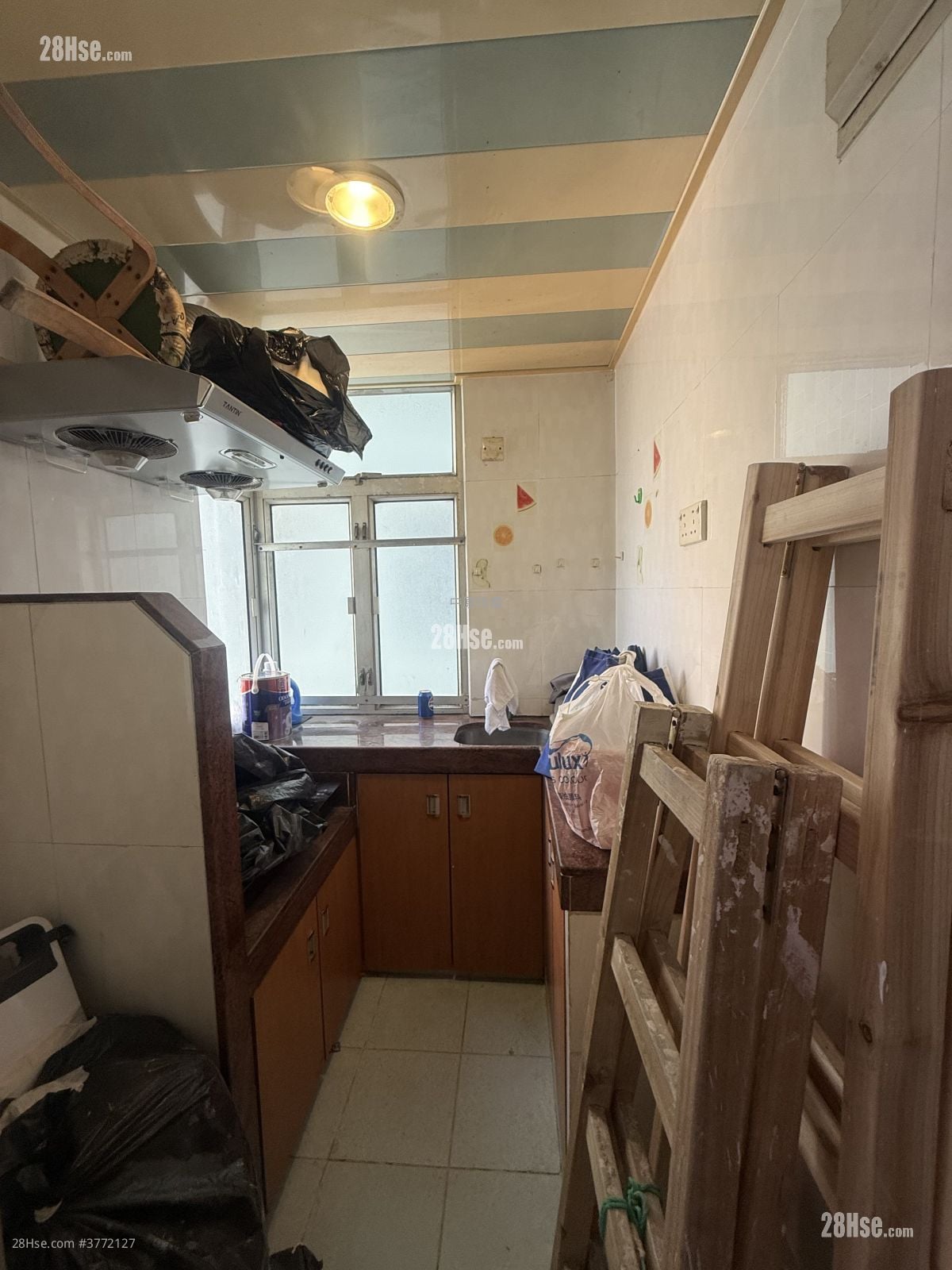 金马大厦 售盘 2 房 296 平方尺