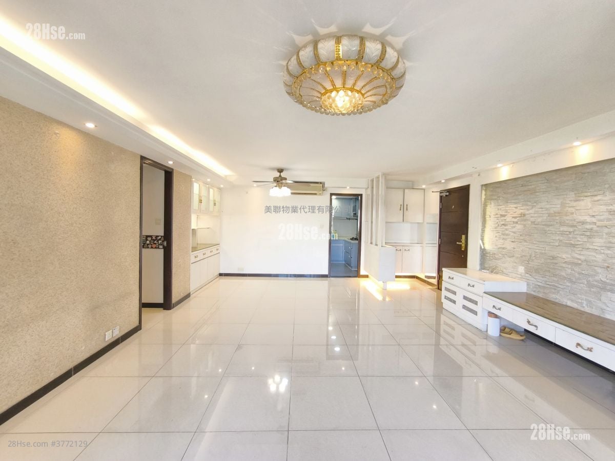 Mei Foo Sun Chuen Sell 4 Bedrooms , 2 Bathrooms 1,121 ft²