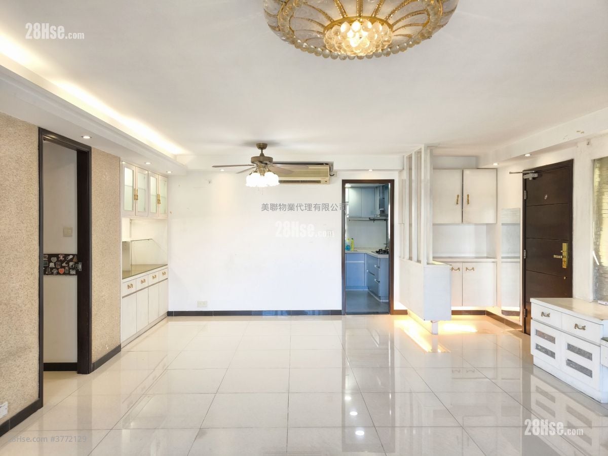 Mei Foo Sun Chuen Sell 4 Bedrooms , 2 Bathrooms 1,121 ft²