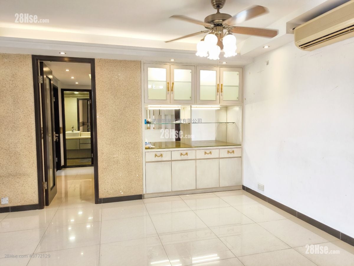 Mei Foo Sun Chuen Sell 4 Bedrooms , 2 Bathrooms 1,121 ft²