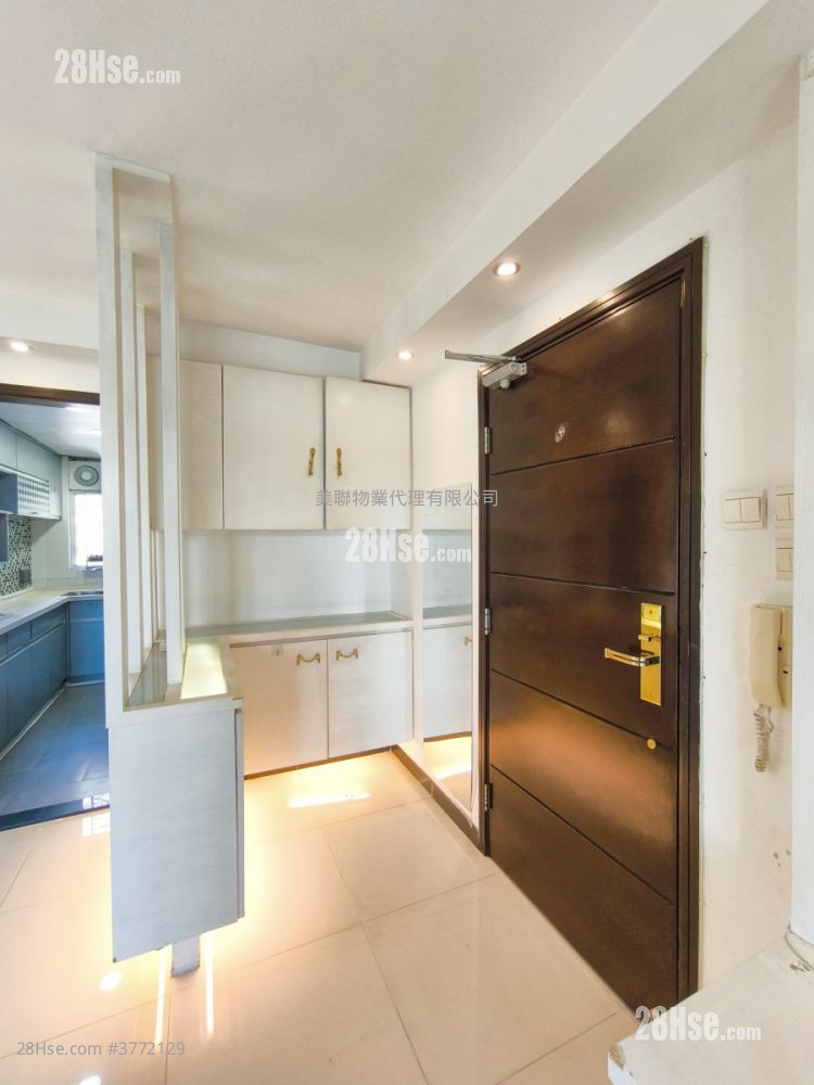 Mei Foo Sun Chuen Sell 4 Bedrooms , 2 Bathrooms 1,121 ft²