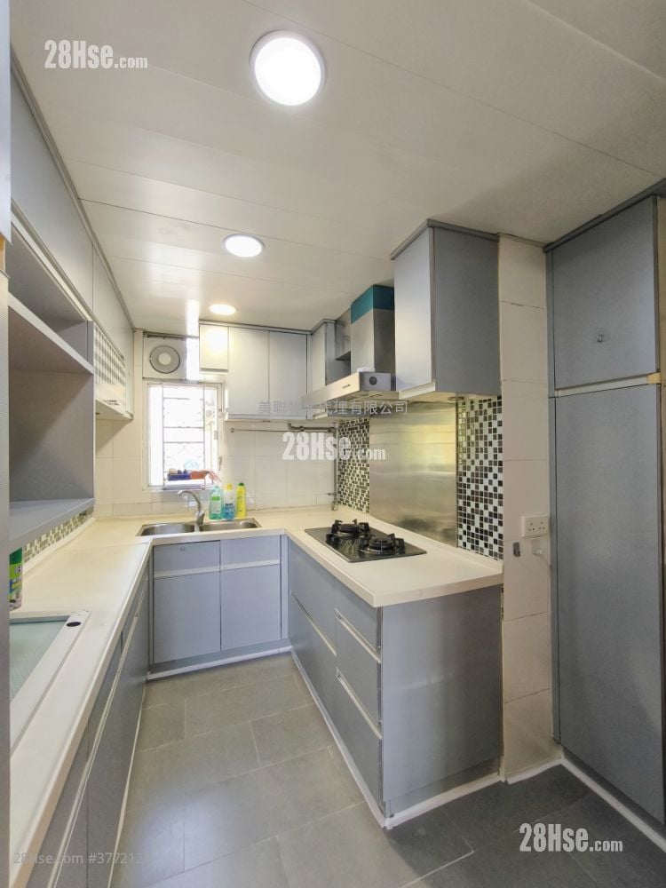 Mei Foo Sun Chuen Sell 4 Bedrooms , 2 Bathrooms 1,121 ft²