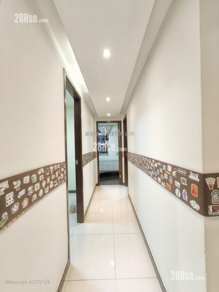 Mei Foo Sun Chuen Sell 4 Bedrooms , 2 Bathrooms 1,121 ft²