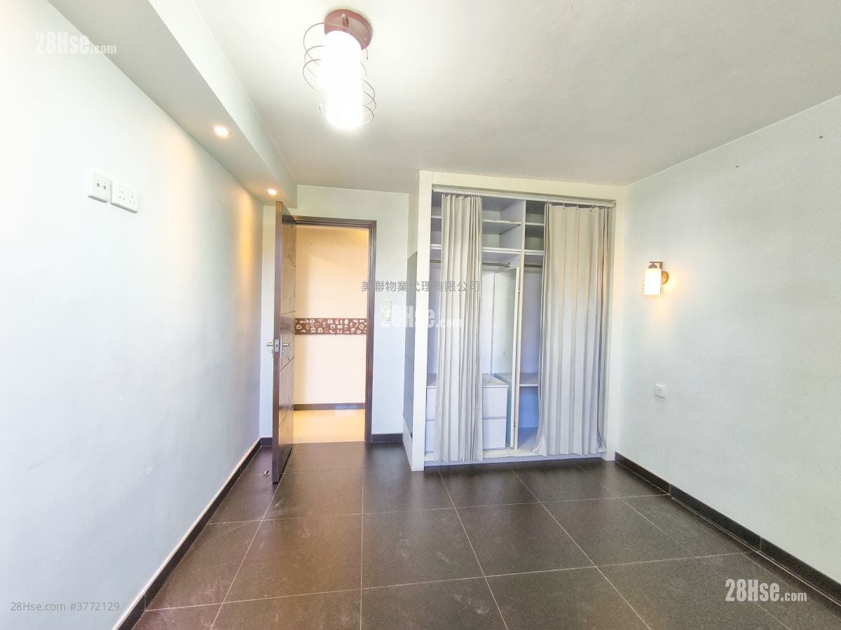 Mei Foo Sun Chuen Sell 4 Bedrooms , 2 Bathrooms 1,121 ft²