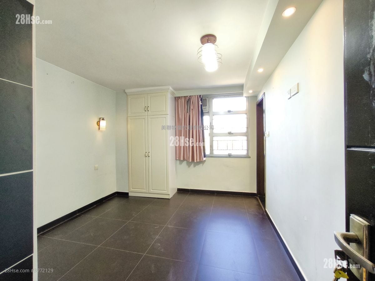 Mei Foo Sun Chuen Sell 4 Bedrooms , 2 Bathrooms 1,121 ft²