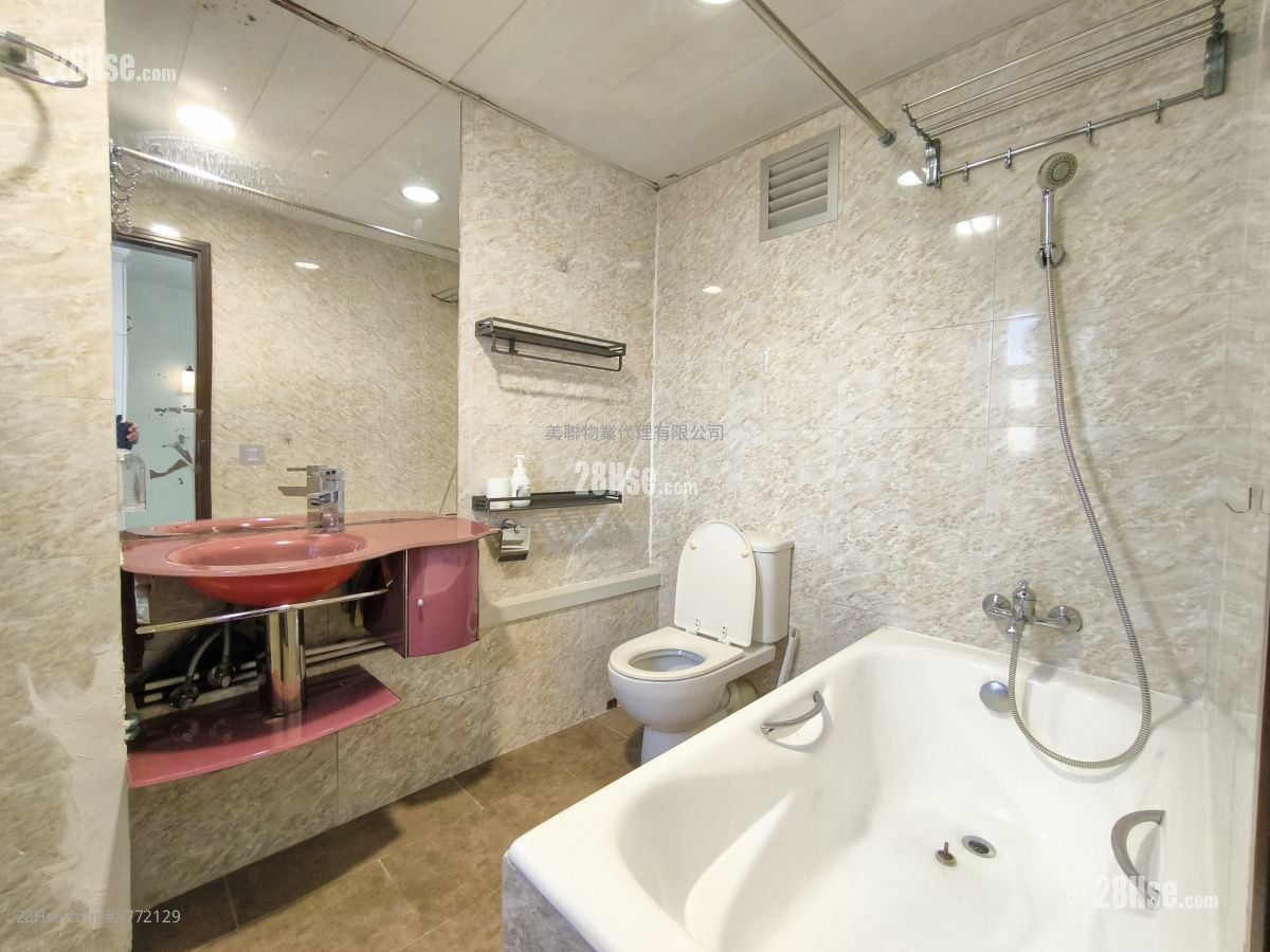 Mei Foo Sun Chuen Sell 4 Bedrooms , 2 Bathrooms 1,121 ft²