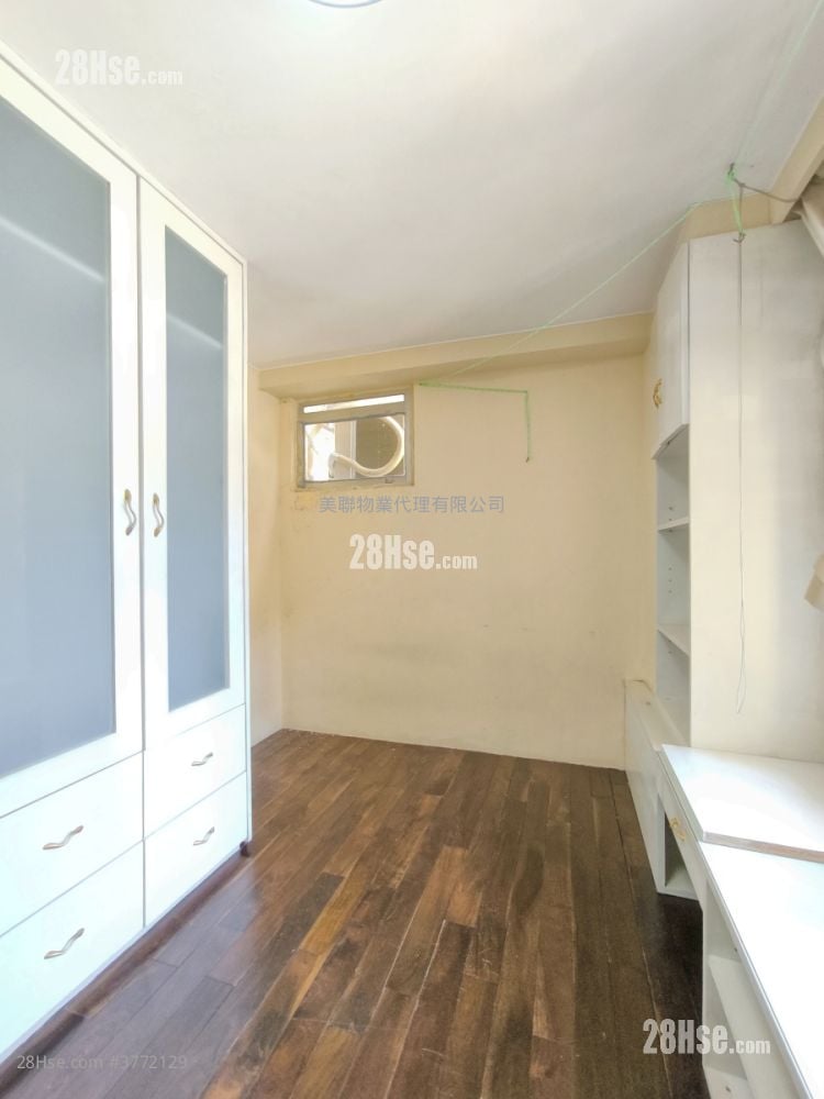 Mei Foo Sun Chuen Sell 4 Bedrooms , 2 Bathrooms 1,121 ft²