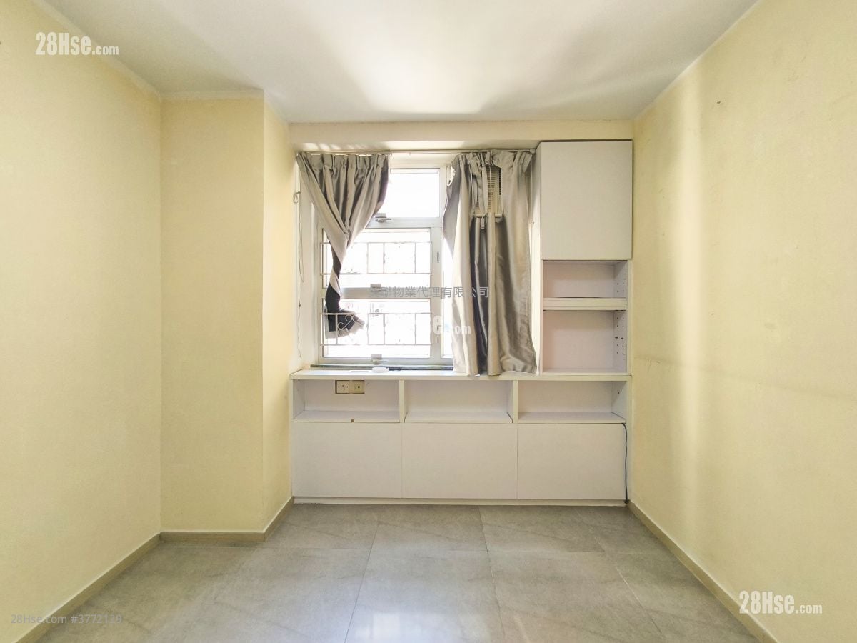 Mei Foo Sun Chuen Sell 4 Bedrooms , 2 Bathrooms 1,121 ft²