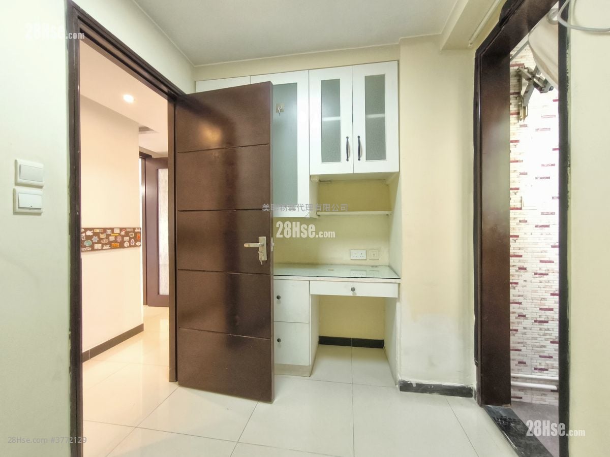 Mei Foo Sun Chuen Sell 4 Bedrooms , 2 Bathrooms 1,121 ft²