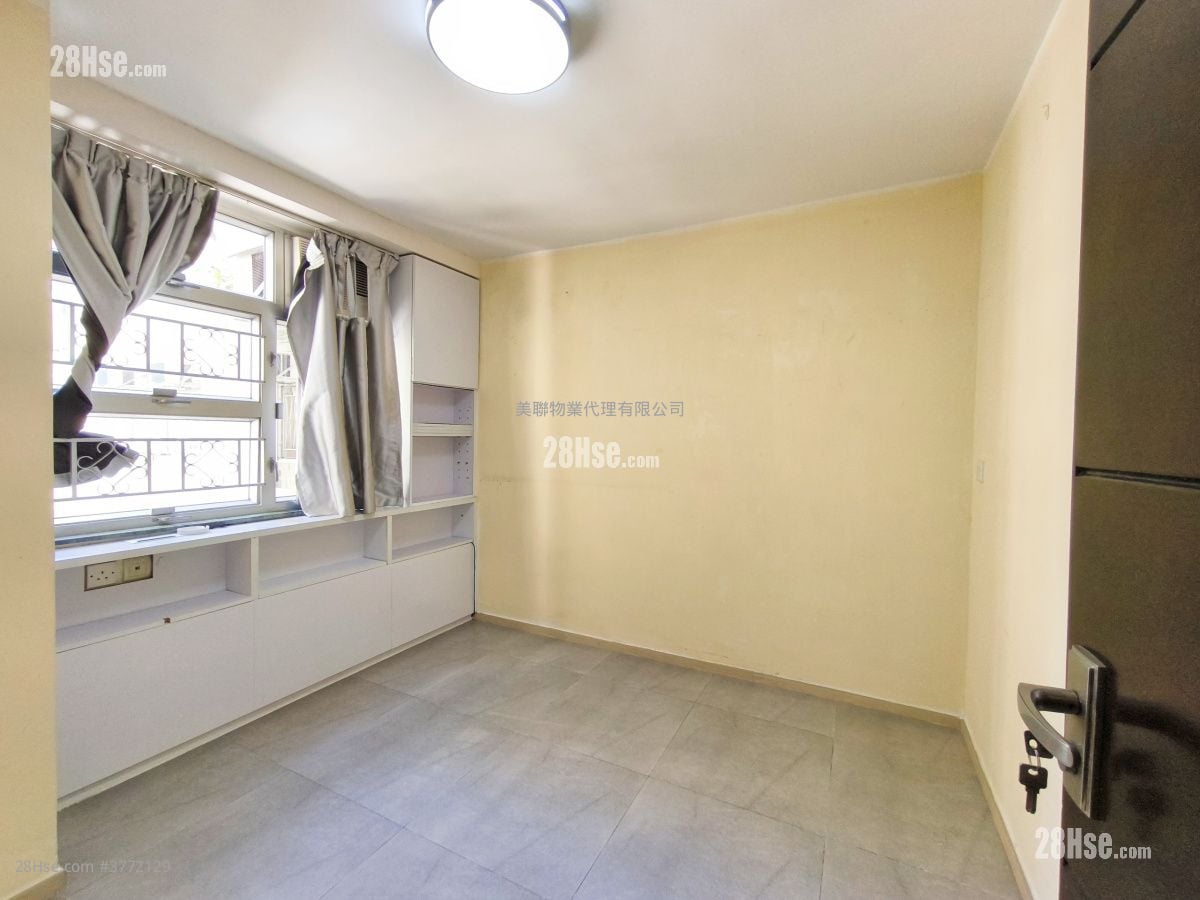 Mei Foo Sun Chuen Sell 4 Bedrooms , 2 Bathrooms 1,121 ft²