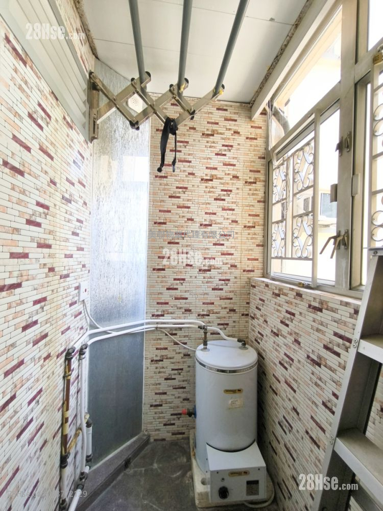 Mei Foo Sun Chuen Sell 4 Bedrooms , 2 Bathrooms 1,121 ft²