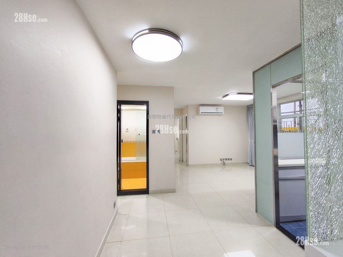 Mei Foo Sun Chuen Sell 3 Bedrooms , 2 Bathrooms 694 ft²