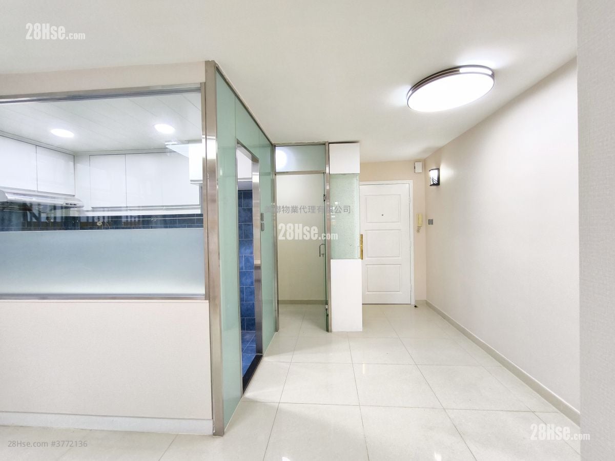 Mei Foo Sun Chuen Sell 3 Bedrooms , 2 Bathrooms 694 ft²