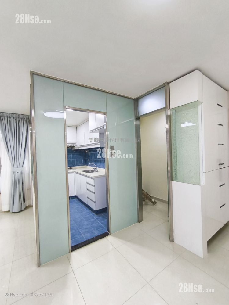 Mei Foo Sun Chuen Sell 3 Bedrooms , 2 Bathrooms 694 ft²