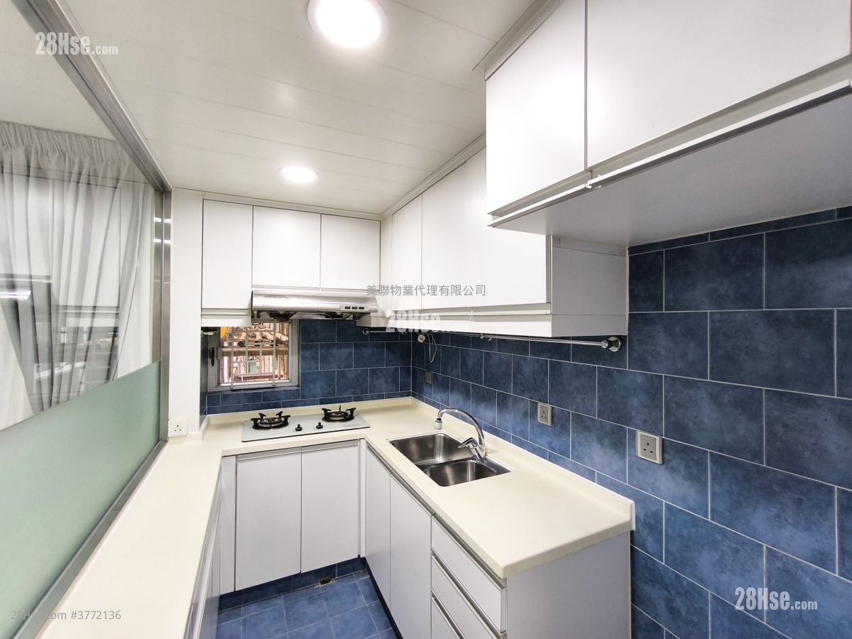 Mei Foo Sun Chuen Sell 3 Bedrooms , 2 Bathrooms 694 ft²